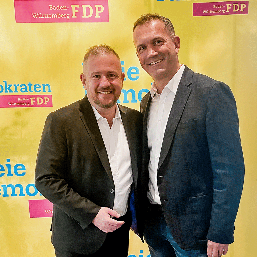 Europa-Spitzenkandidat und Mitglied der Europaparlaments Andreas Glück mit dem Ulmer Europakandidat Christian Behncke