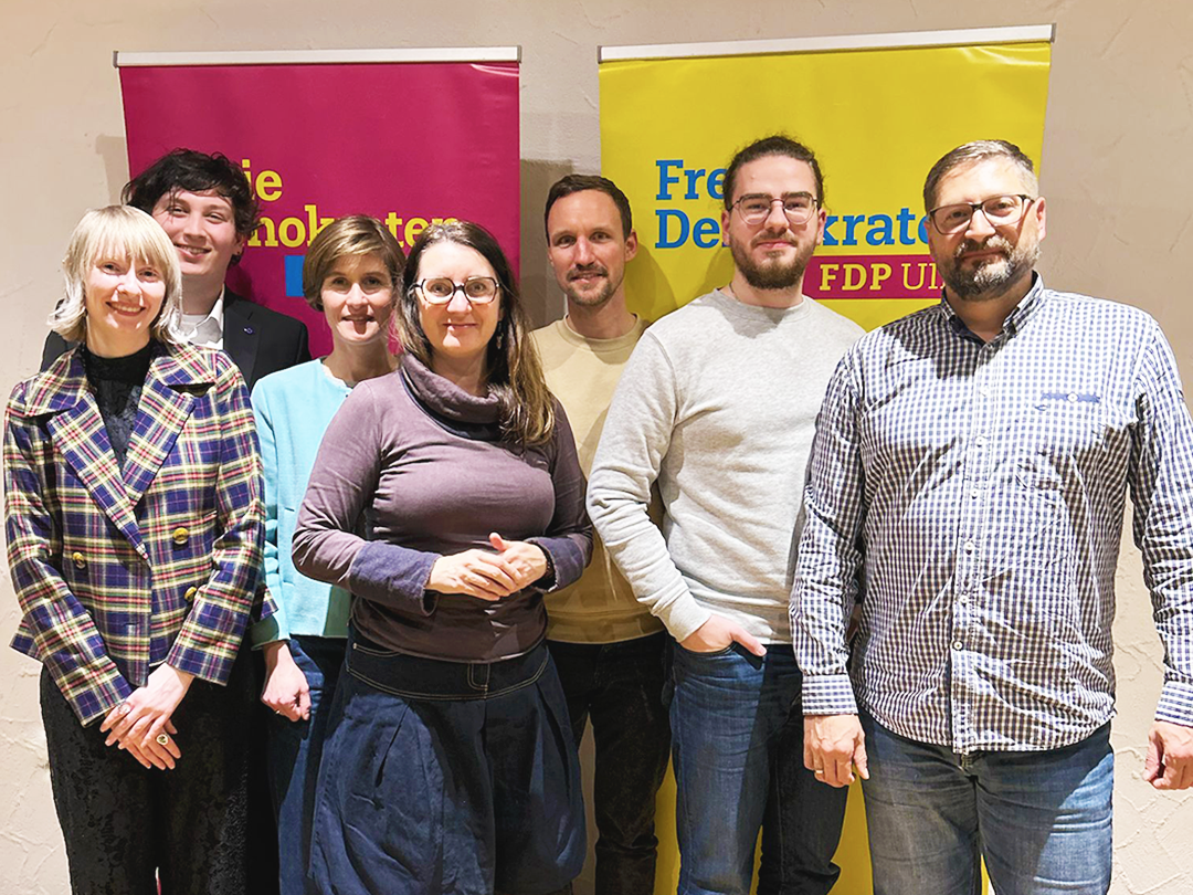 Kreisvorstand der FDP Ulm 2025-2027, v. l. n. r. Joni-Beth Brownlee (Schriftführerin), Leon F. Genelin (Stellv. Vorsitzender), Katja Wörz (Stellv. Vorsitzende), Anke Hillmann-Richter (Vorsitzende), Andreas Netzer (Beisitzer), Daniel Oswald (Beisitzer), Torsten Maier (Beisitzer)