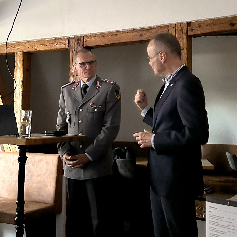 FDP Ulm Stammtisch Sicherheit im Fokus mit Landtagsabgeordneter Hans Dieter Scheerer und Oberst der JSEC NATO
